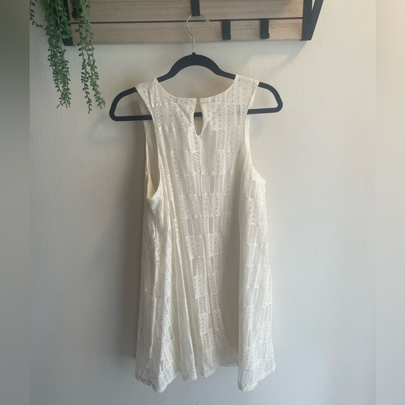 Cream Lace Dress - Picture 2 of 3